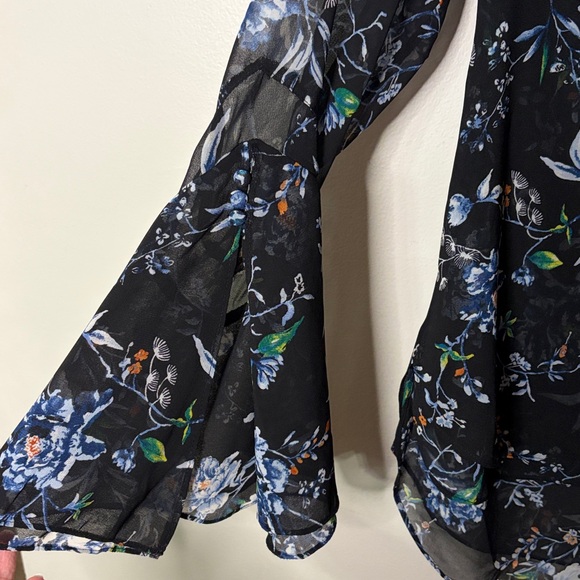 White House Black Market Black and Blue Floral Blouse - Picture 5 of 6